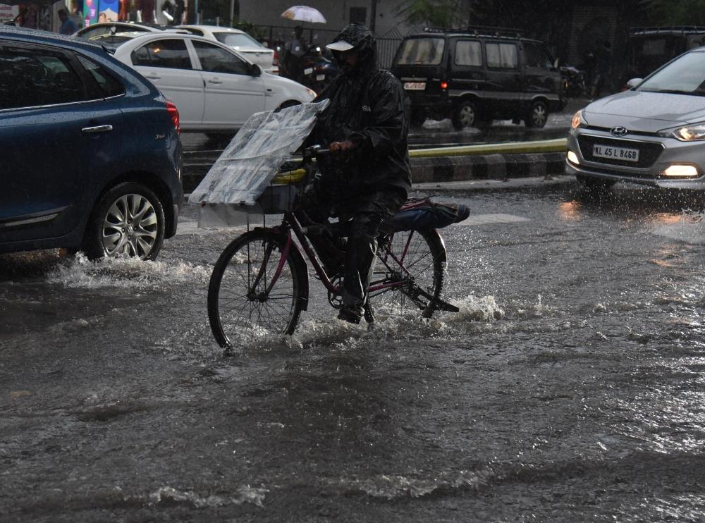 The Weekend Leader - Heavy rains lash Kerala as all 14 districts issue alert